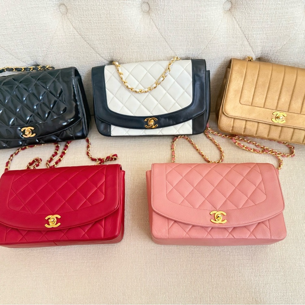 Chanel Diana Bag Vintage Pink Medium Shoulder Bag with Gold Accents - Picture 5 of 16